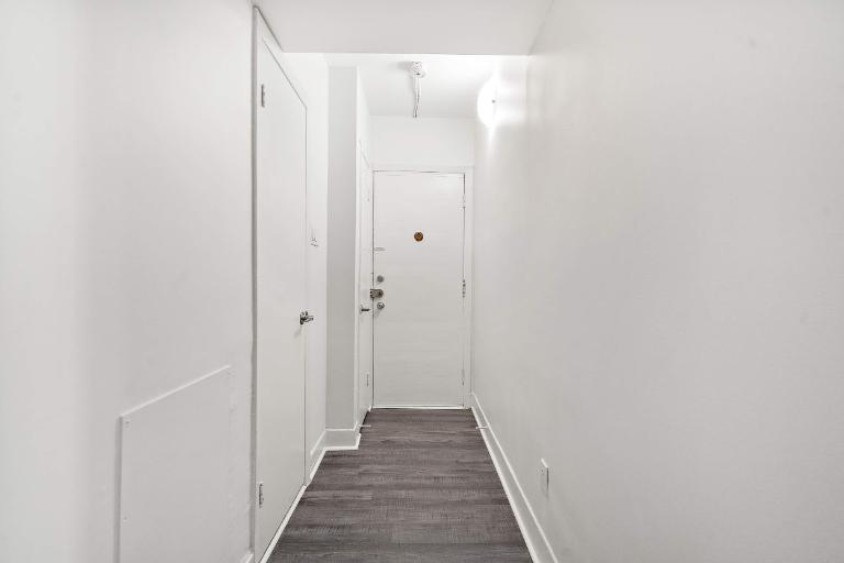 GHETTO MCGILL- 3 ½ RÉNOVÉ & MEUBLÉ – 1 CHAMBRE FERMÉE