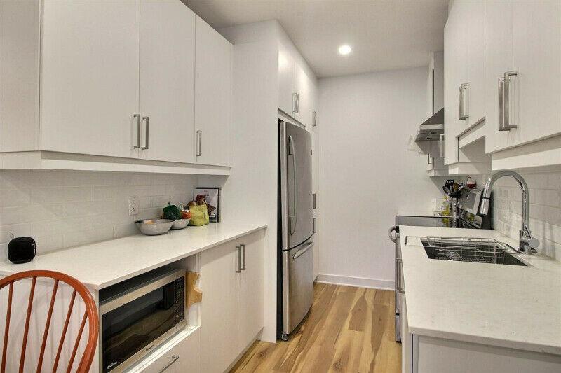 Style condo, 2 chambres fermées, sur 2 étages