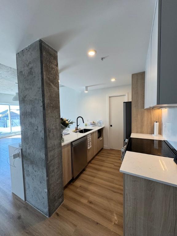 CONDO/APARTEMENT 4 1/2