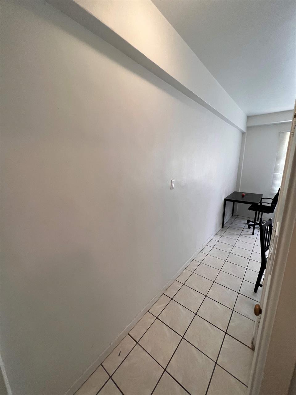 STUDIO SPACIEUX AVEC VUE SUR UN LUXURIANT JARDIN PRIVÉ RENOVE