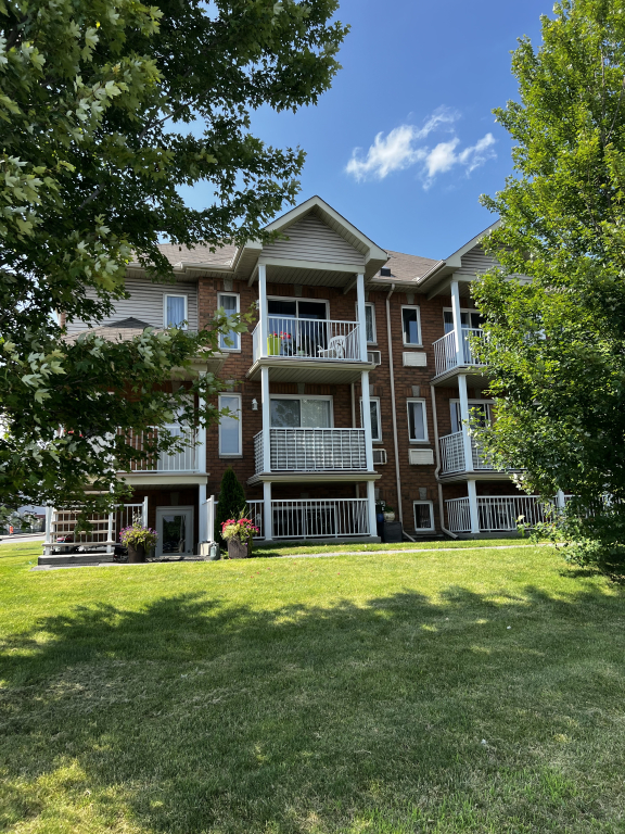Condo De Luxe 1250 PI CARRÉ