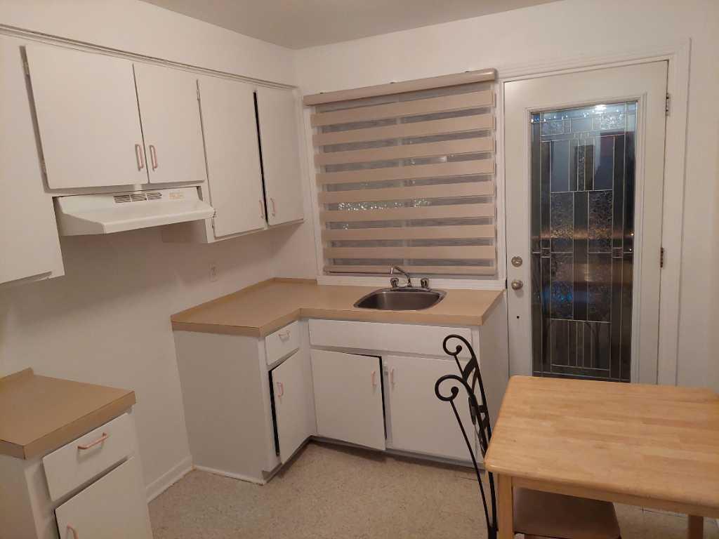 3 1/2 à louer Villeray, eau chaude fournie, balcon, libre, beau, 1 chambre fermée, 1250$ négociable