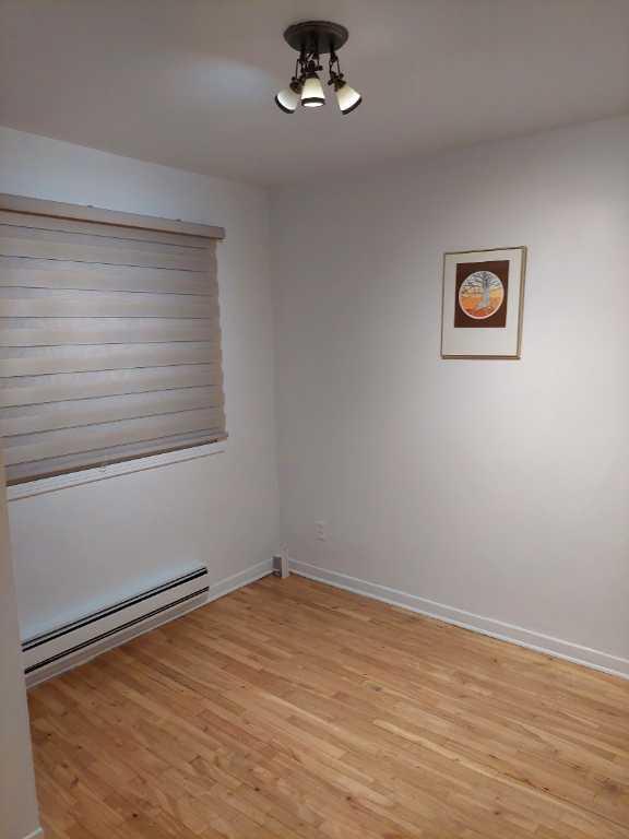 3 1/2 à louer Villeray, eau chaude fournie, balcon, libre, beau, 1 chambre fermée, 1250$ négociable