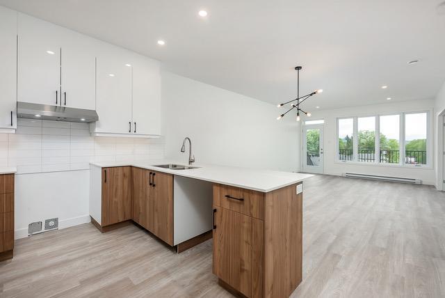 Grand appartement 5 ½ moderne à louer à Sutton – Logement lumineux, spacieux et entouré de nature !