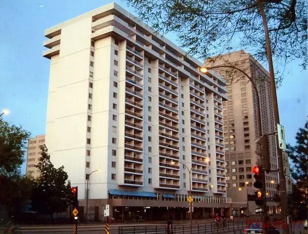 Appartement 4 1/2, PH - METRO SHERBROOKE - ÉLECTRICITÉ-CHAUFFAGE-AIR CLIMATISÉ-ÉLECTROS INCLUS