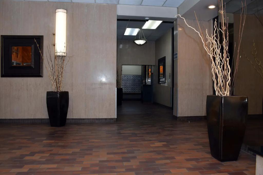 Appartement 4 1/2, PH - METRO SHERBROOKE - ÉLECTRICITÉ-CHAUFFAGE-AIR CLIMATISÉ-ÉLECTROS INCLUS