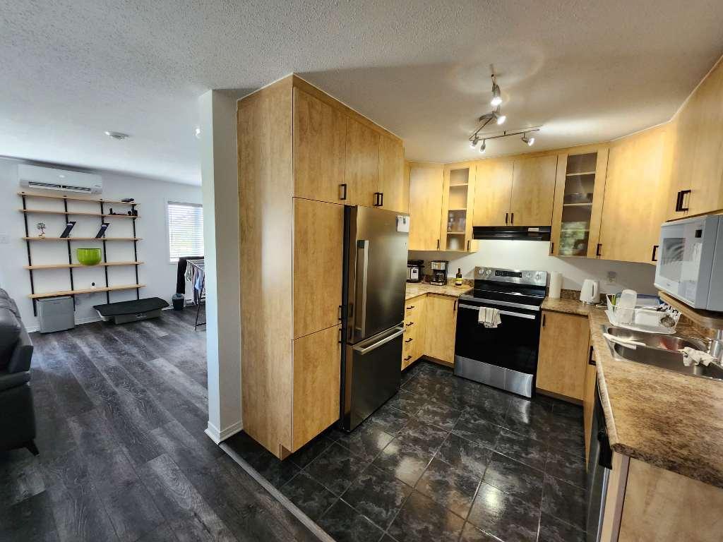 Super condo meublé et tout équipé.