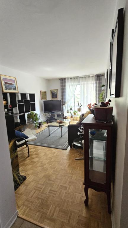 Beau, Spacieux et Lumineux 4 1/2 St-Lambert - Spacious,Bright & Renovated