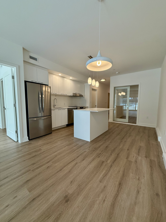 Magnifique 2 Chambre + Bureau