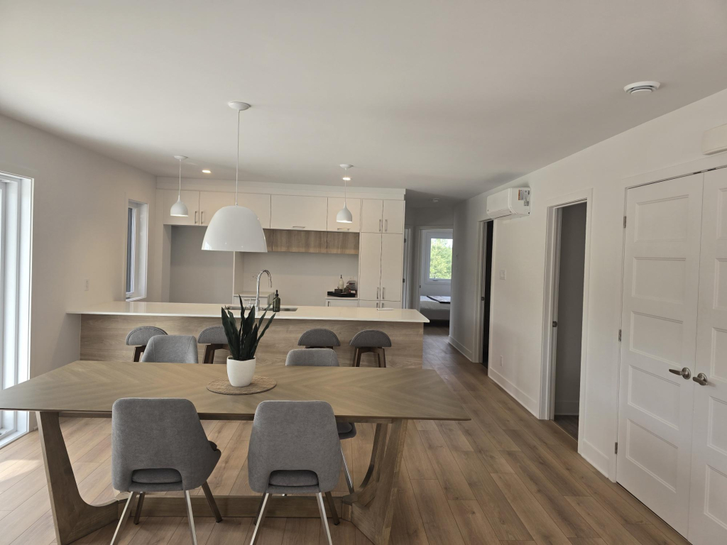 Grand 4½ Dans Une Résidence Neuve