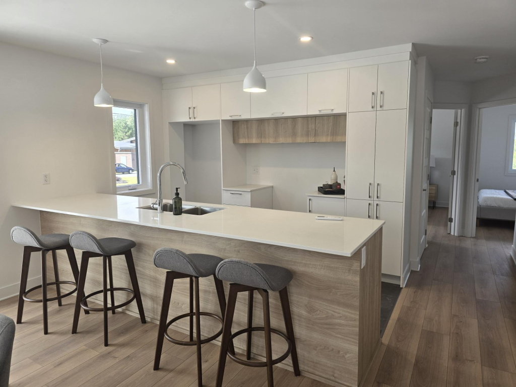 Grand 4½ Dans Une Résidence Neuve