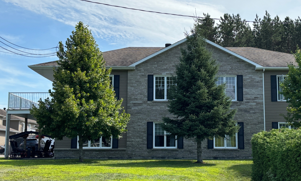 4 ½ AVEC GARAGE | EAST ANGUS | JUILLET