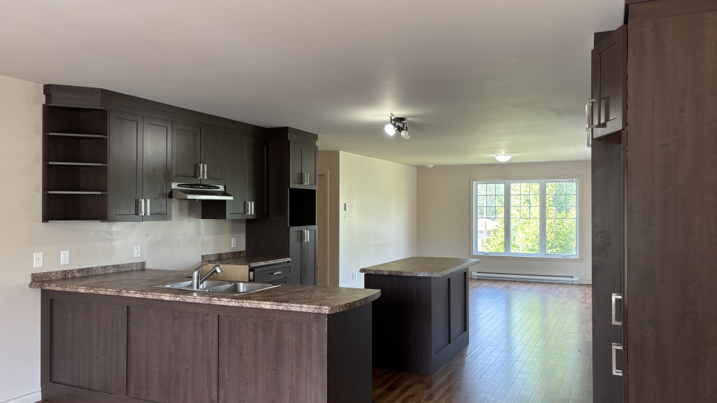 4 ½ AVEC GARAGE | EAST ANGUS | JUILLET