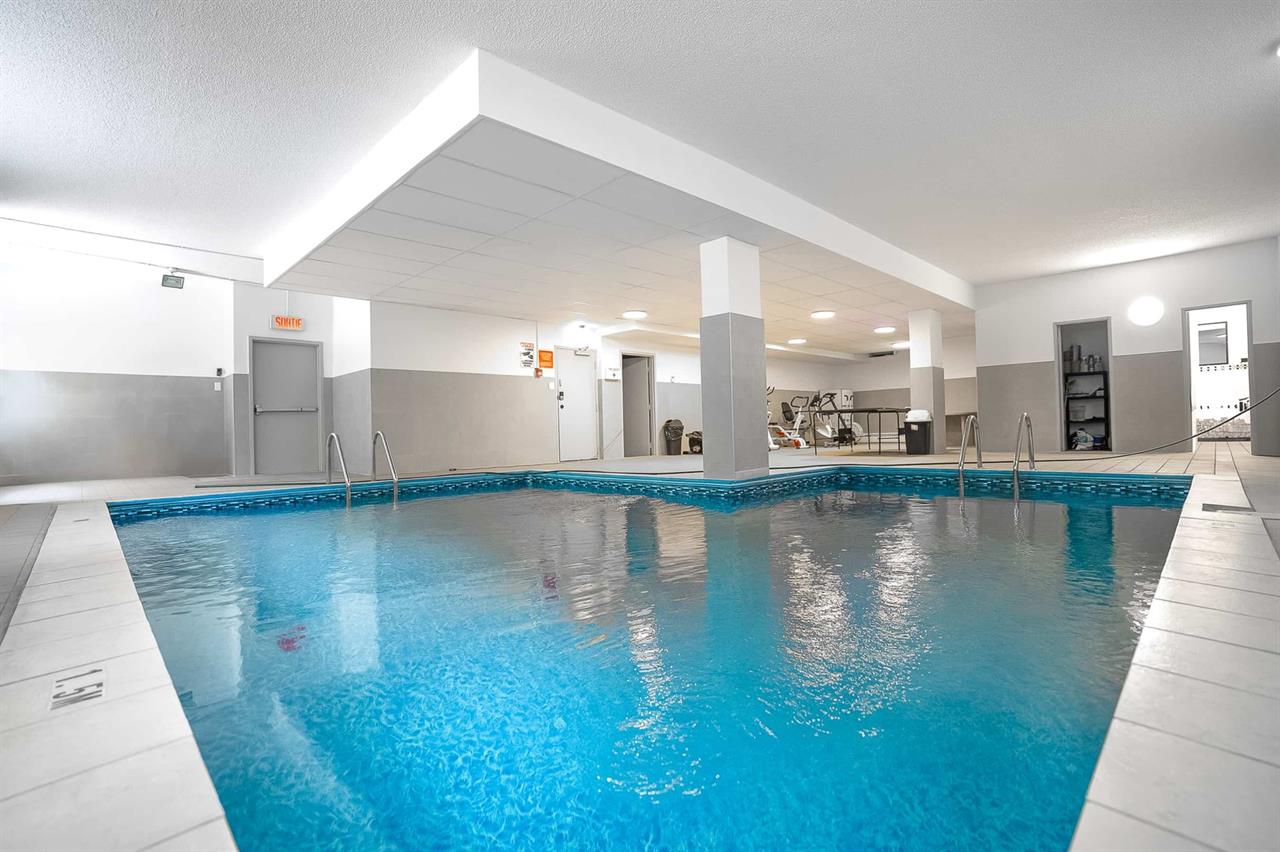 1 Bedroom 1 Bathroom - 5450 Chemin Queen-Mary, Montréal