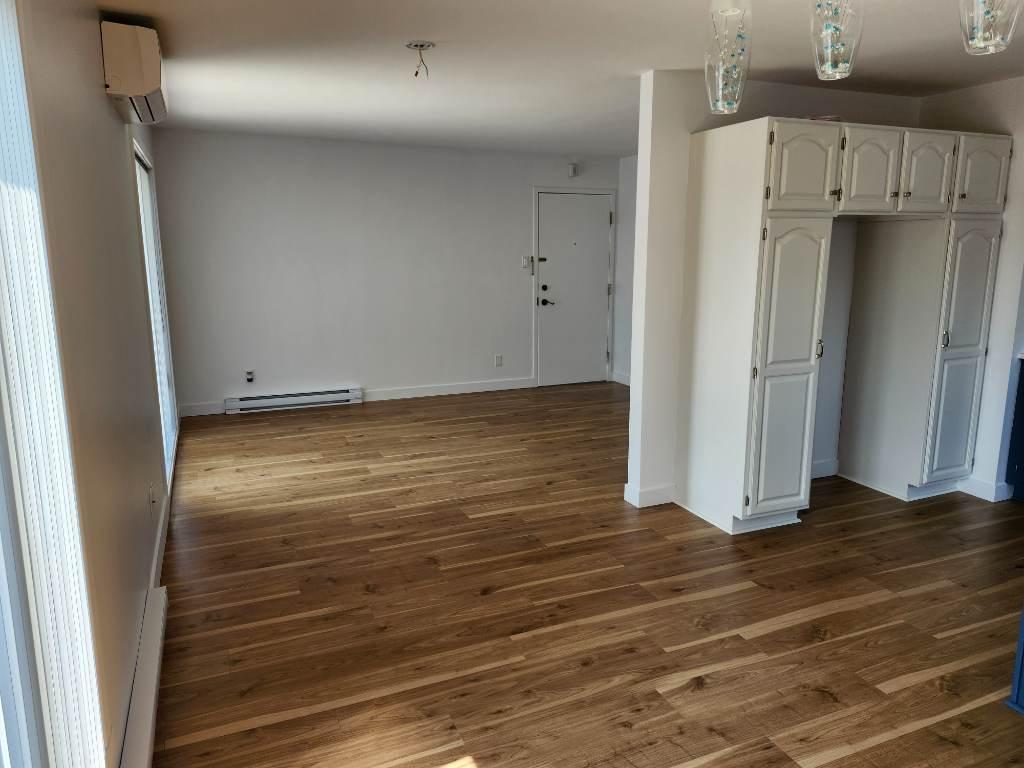 logement 5 1/2 rénové au complet.