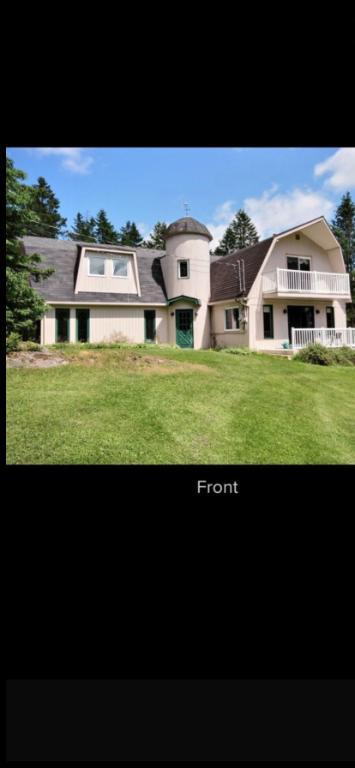 Superbe maison à louer, 10 minutes du centre-ville de Sherbrooke $2,100