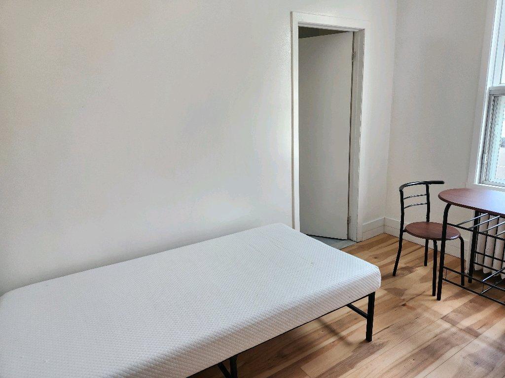 Chambre meublée autonome entièrement rénovée