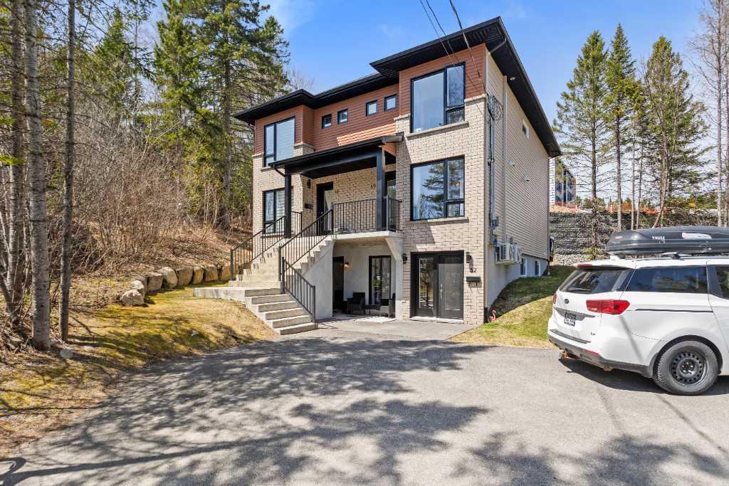 Grand 5 1/2 à louer à Sainte-Agathe-des-Monts - Construction 2019