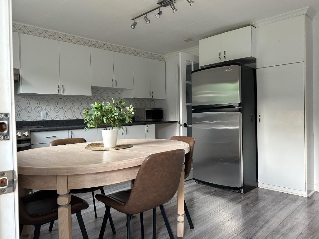 Grand 4 1/2 Quartier St-Jovite, Mont-Tremblant Meublé et tout équipé.