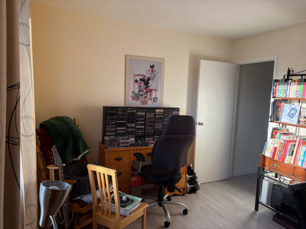 Très Grand 4 1/2 Rénové Style Condo
