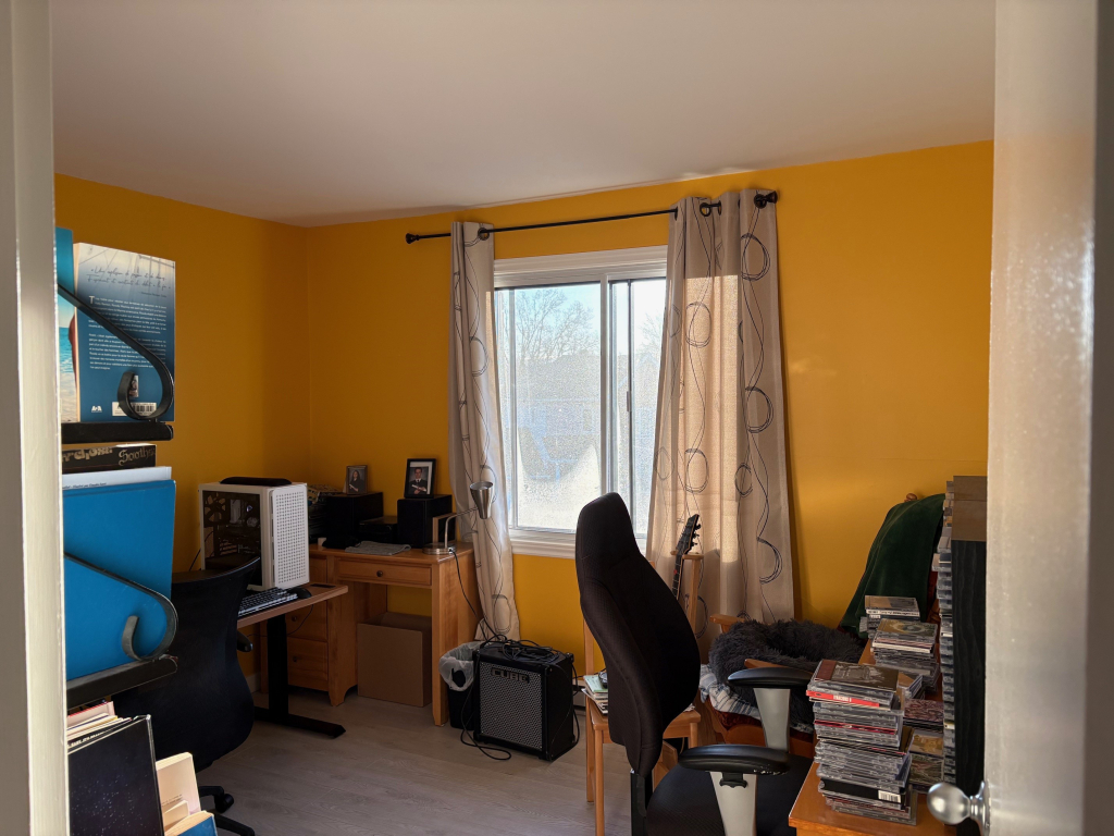 Très Grand 4 1/2 Rénové Style Condo