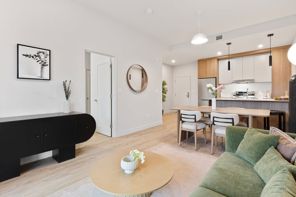 3 1/2 Condo Lumineux - Lustra