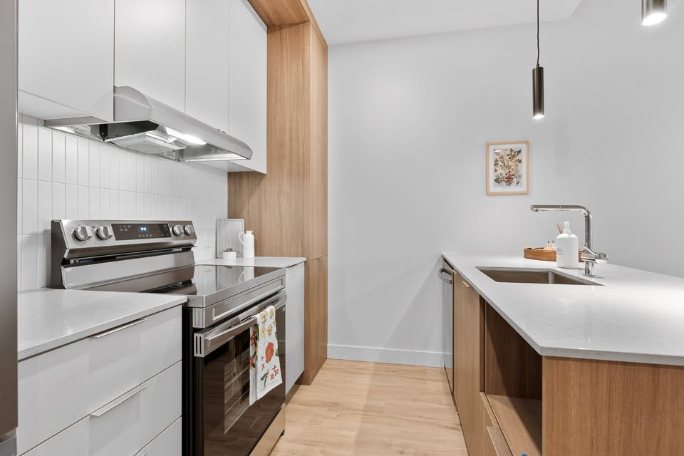 3 1/2 Condo Lumineux - Lustra