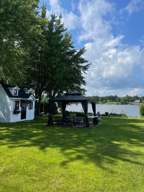 Maison à louer, bord de l’eau navigable, vue incroyable!!