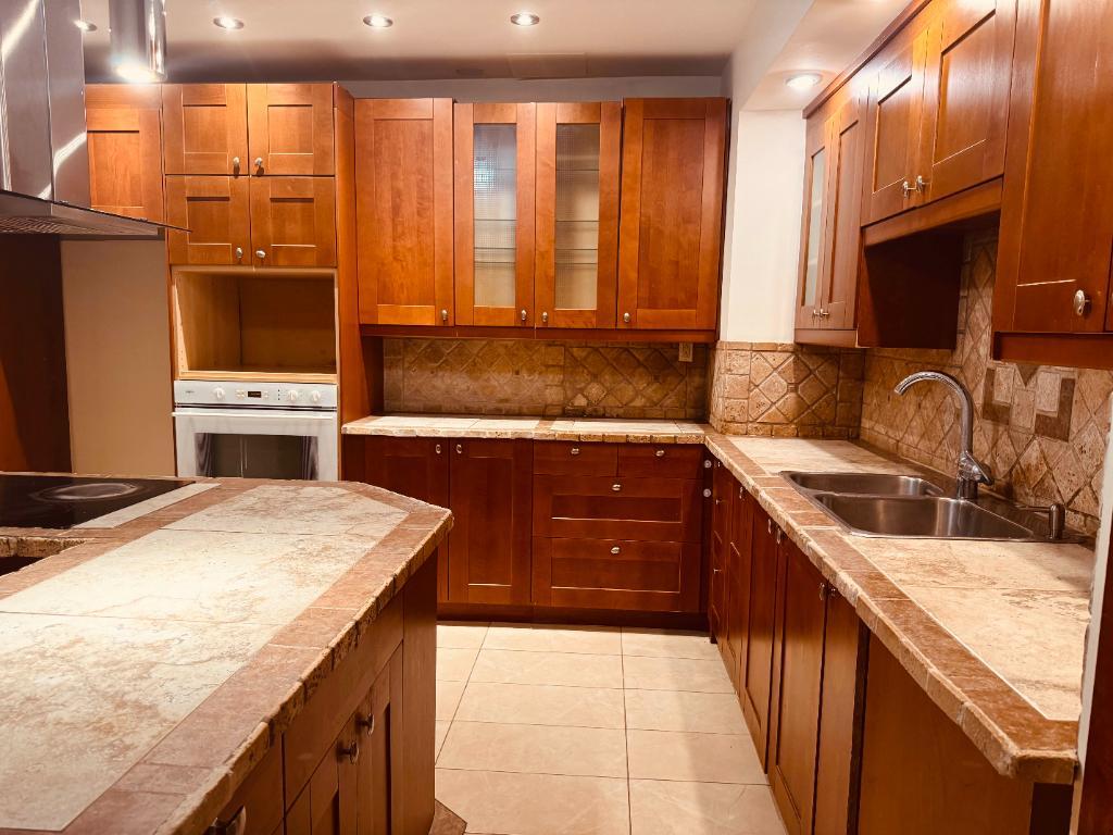 Appartement 5½ spacieux et lumineux – LaSalle / Spacious & Bright 5½ Main Floor Apartment – LaSalle