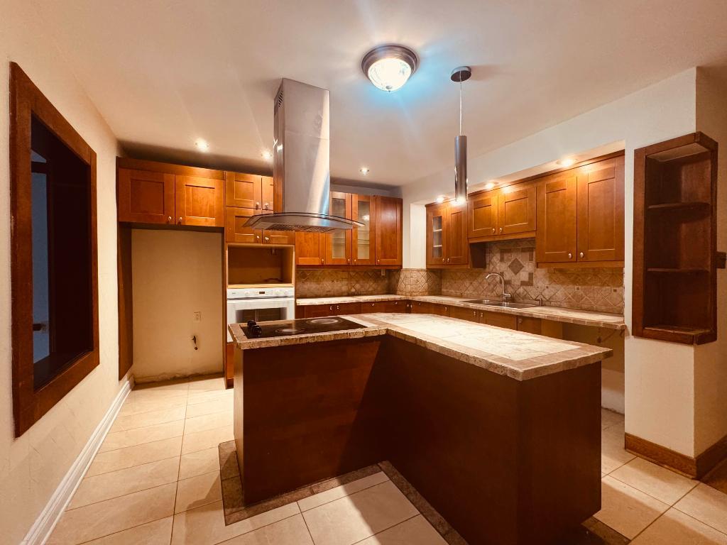 Appartement 5½ spacieux et lumineux – LaSalle / Spacious & Bright 5½ Main Floor Apartment – LaSalle