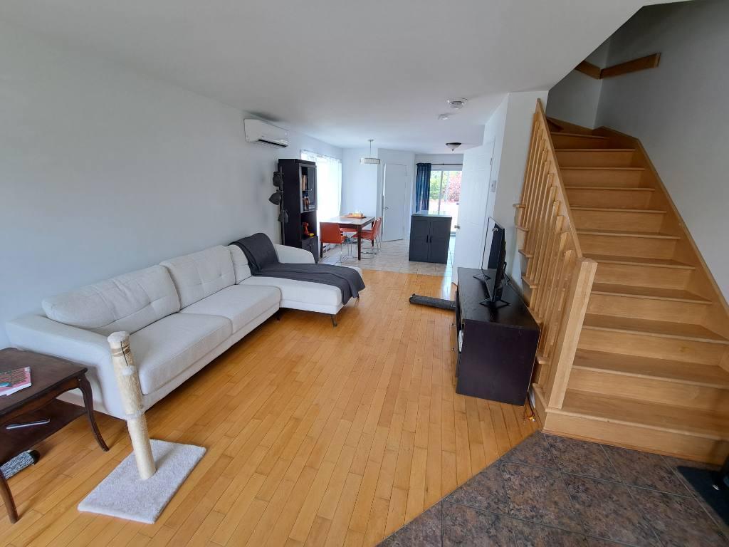 Maison semi-détachée à louer - Sainte-Catherine (Rive-Sud) - 3 chambres, sur 3 étages