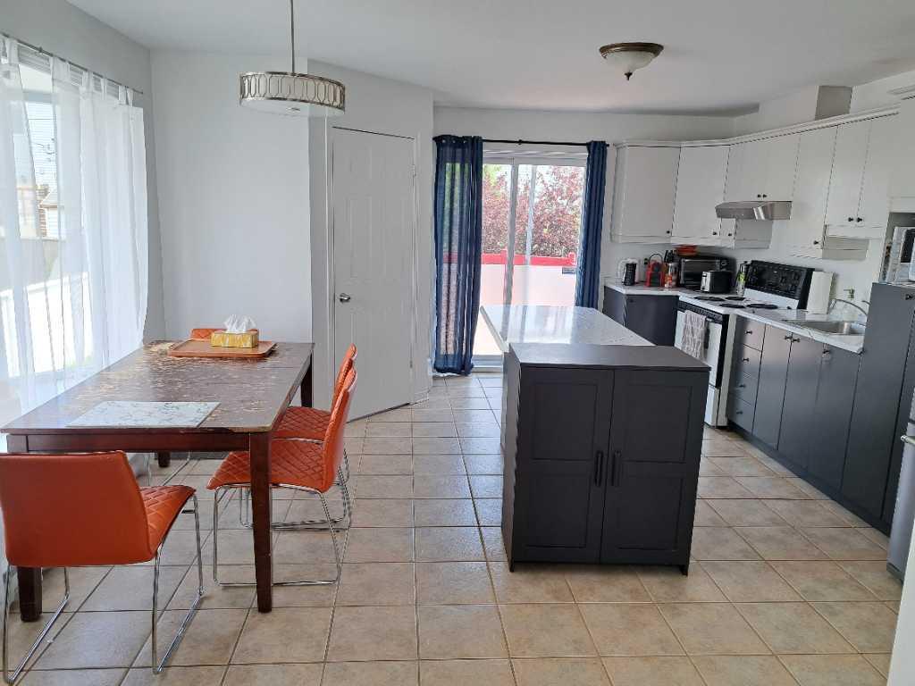 Maison semi-détachée à louer - Sainte-Catherine (Rive-Sud) - 3 chambres, sur 3 étages