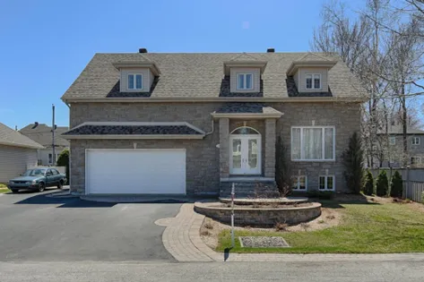 10 rooms house of 176m² in Terrebonne