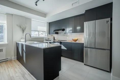 1 room apartment of 128m² in Mount Royal