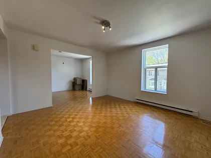 5 rooms apartment of 90m² in Montreal