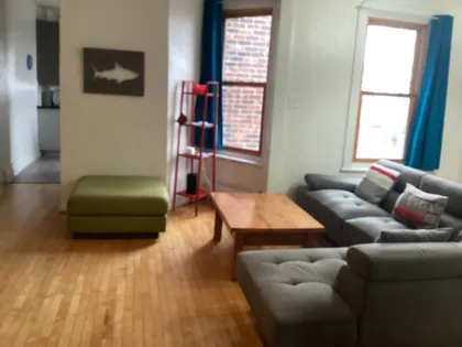 5 rooms apartment of 102m² in Montreal