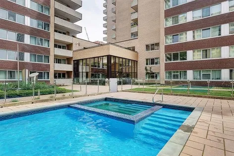 4 rooms apartment of 119m² in Montreal