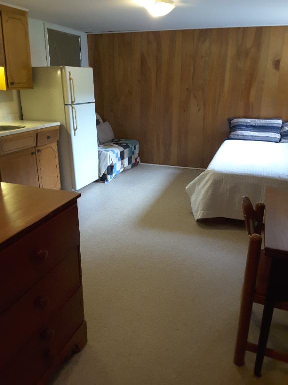 À louer studio pour étudiant ou enseignant cégep de Saint-Jérôme pour locataire tranquille et soigneux