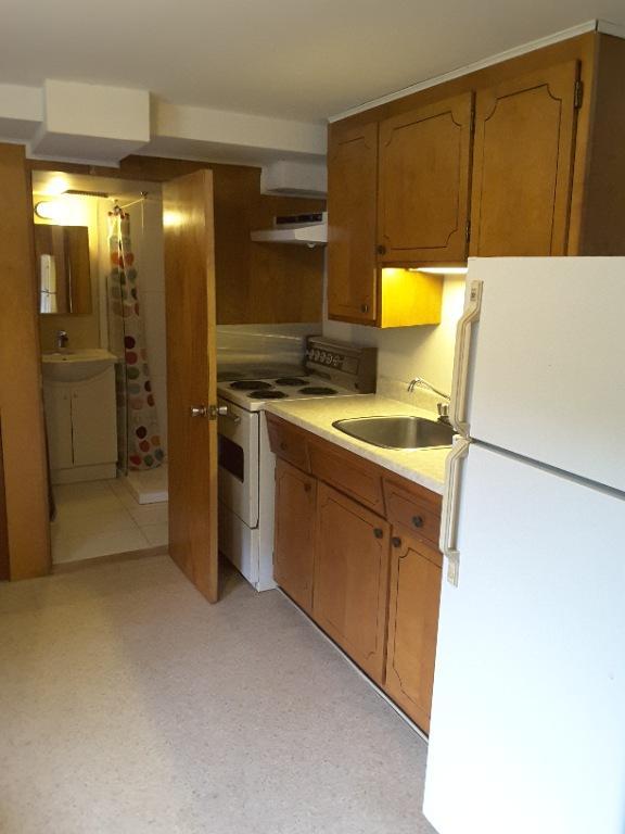 À louer studio pour étudiant ou enseignant cégep de Saint-Jérôme pour locataire tranquille et soigneux