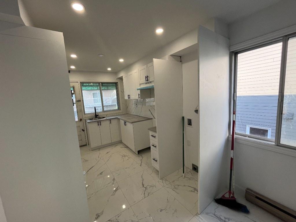 5 ½ Rénové à Anjou ( Haut De Duplex)
