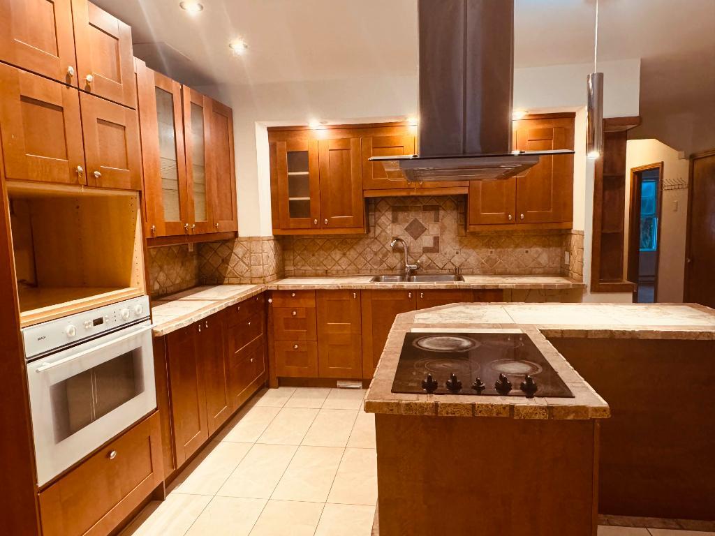 Appartement 5½ spacieux et lumineux – LaSalle / Spacious & Bright 5½ Main Floor Apartment – LaSalle