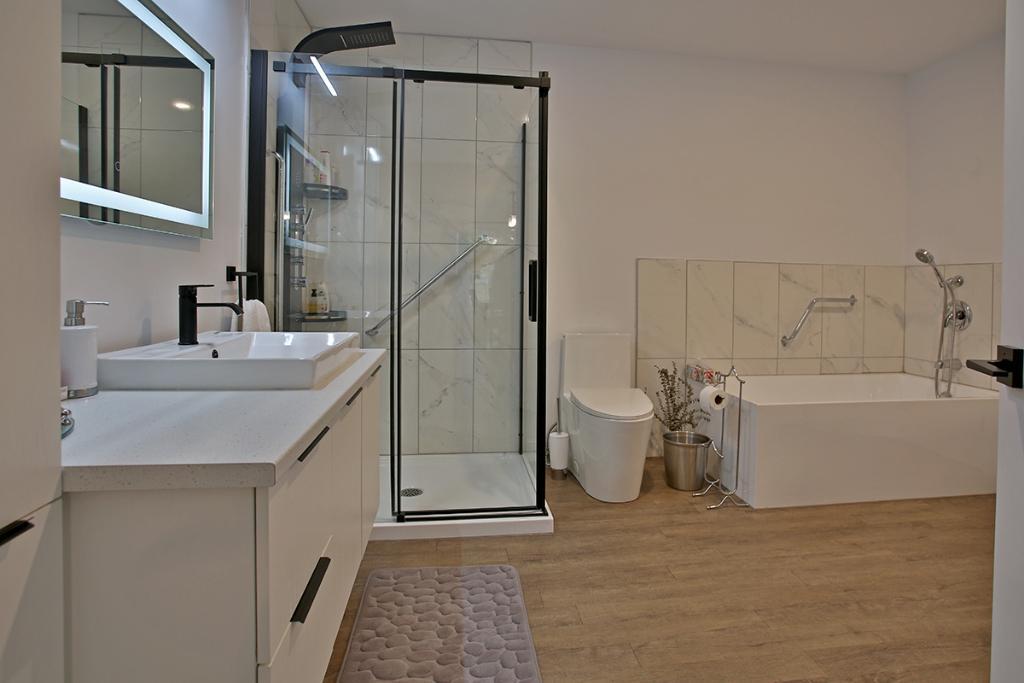 NEUF 4 1/2 grand logement avec garage