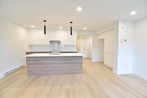 1 room apartment of 93m² in Sainte-Marthe-sur-le-Lac