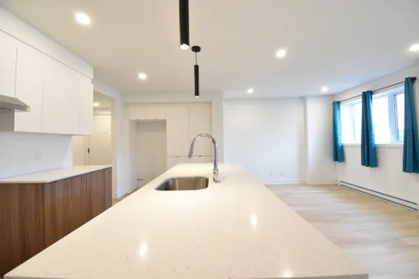 1 room apartment of 93m² in Sainte-Marthe-sur-le-Lac