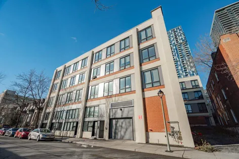 4 rooms apartment of 100m² in Montreal