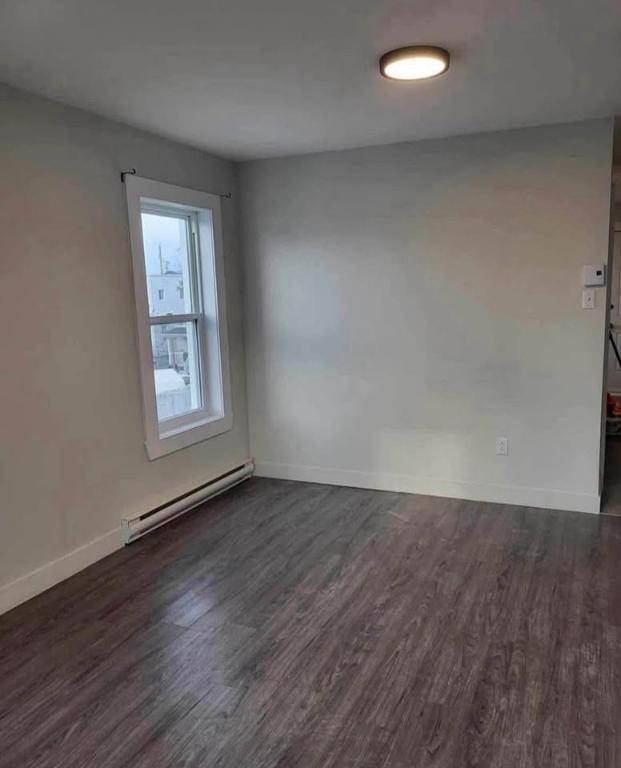 Beau 2 1/2, style Studio, plein centre de Valleyfield, à 2 pas du Cégep et Hôpital, libre maintenant !
