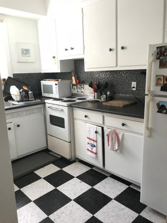 31/2 à louer quartier Cote-des-Neiges, distance de marche CHU Ste-Justine, Université de Montréal, HEC, Ecole Polytechnique Mtl, métros, services