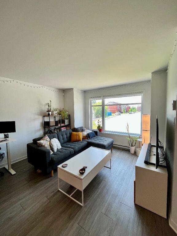 Grand 4 1/2 à louer Laval