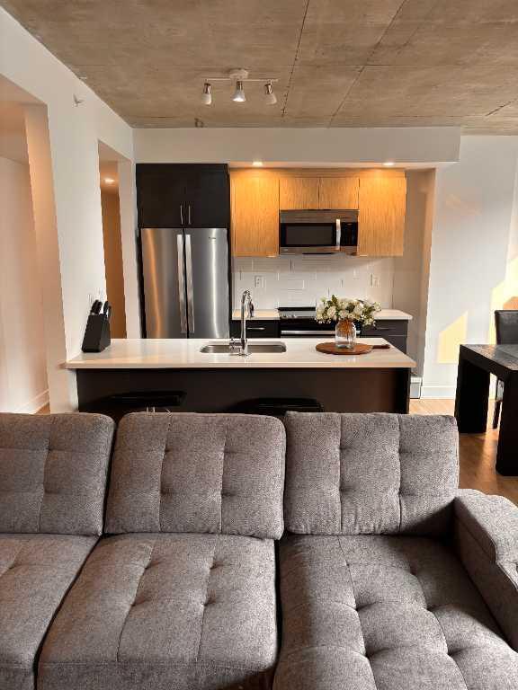 Condo à louer, 1000$ comptant à la signature du bail!!