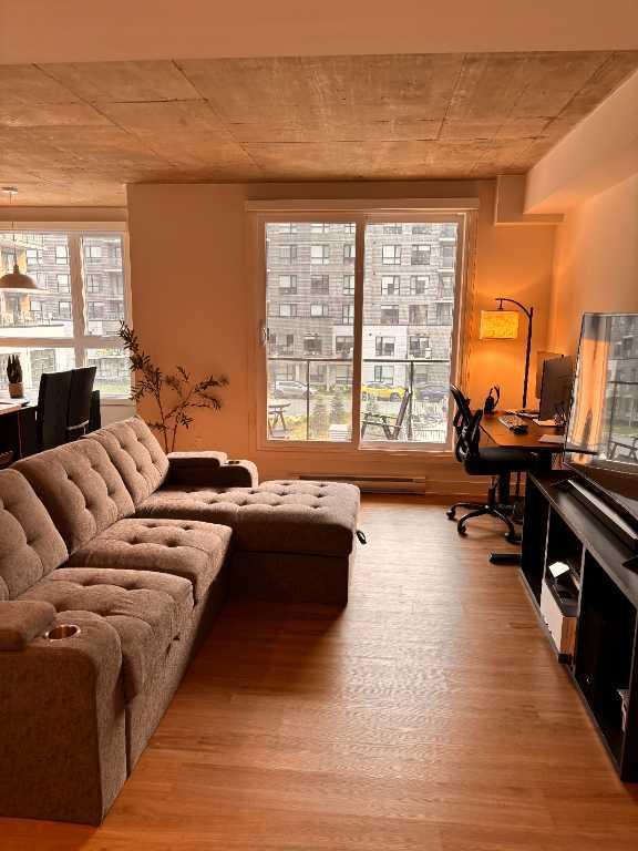 Condo à louer, 1000$ comptant à la signature du bail!!